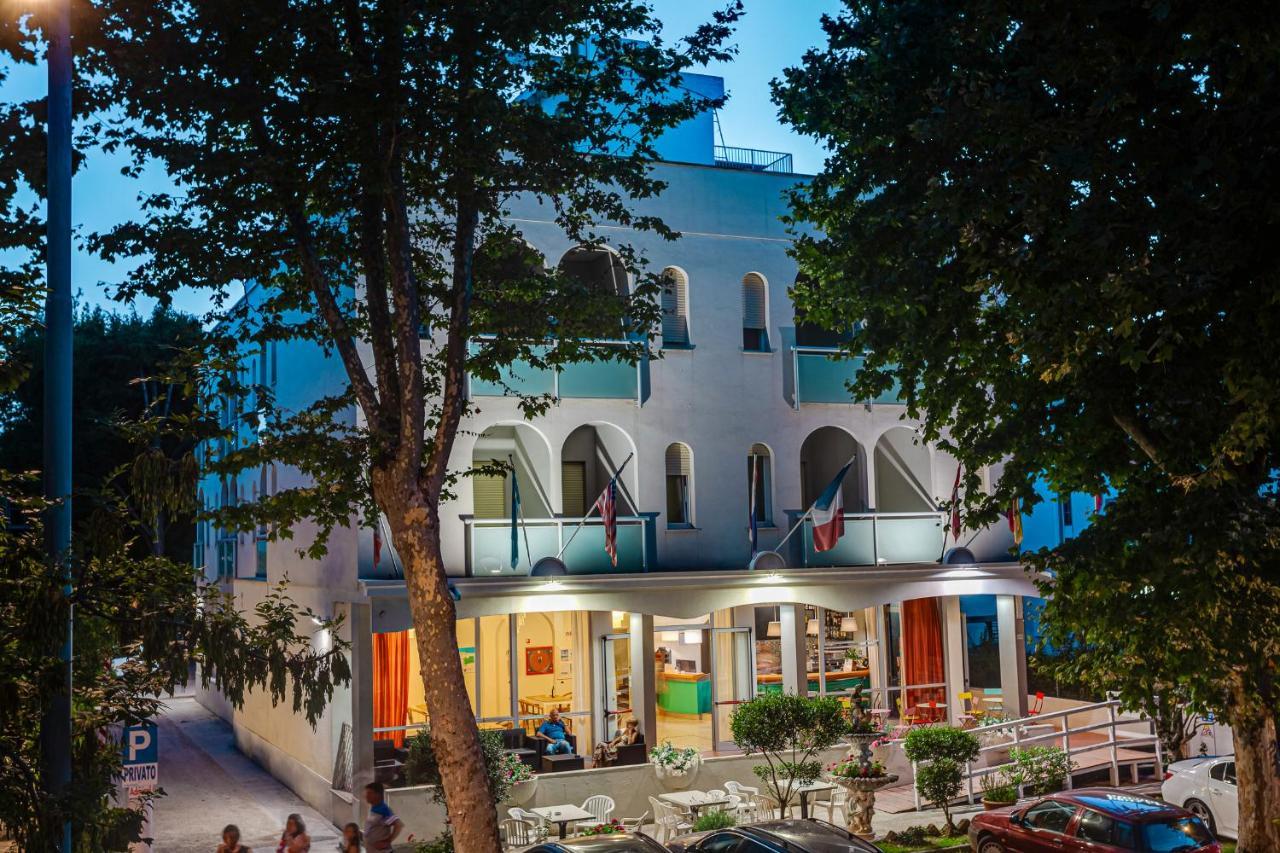 Hotel Admiral Cesenatico Buitenkant foto