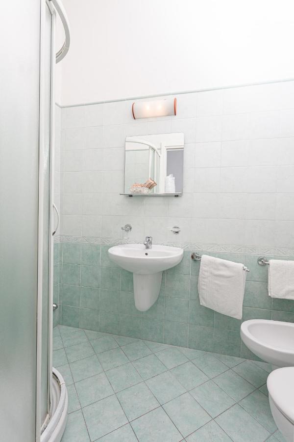Hotel Admiral Cesenatico Buitenkant foto