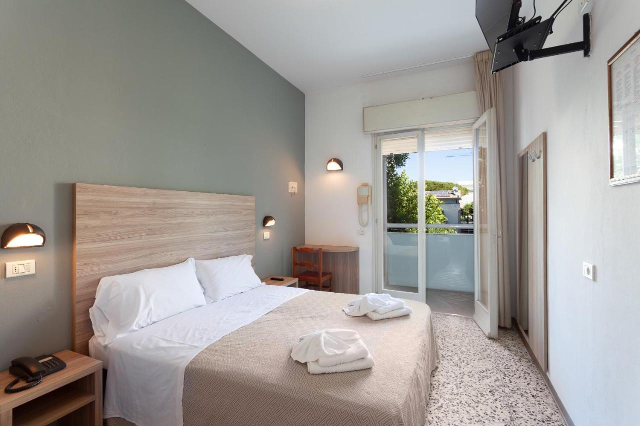 Hotel Admiral Cesenatico Buitenkant foto