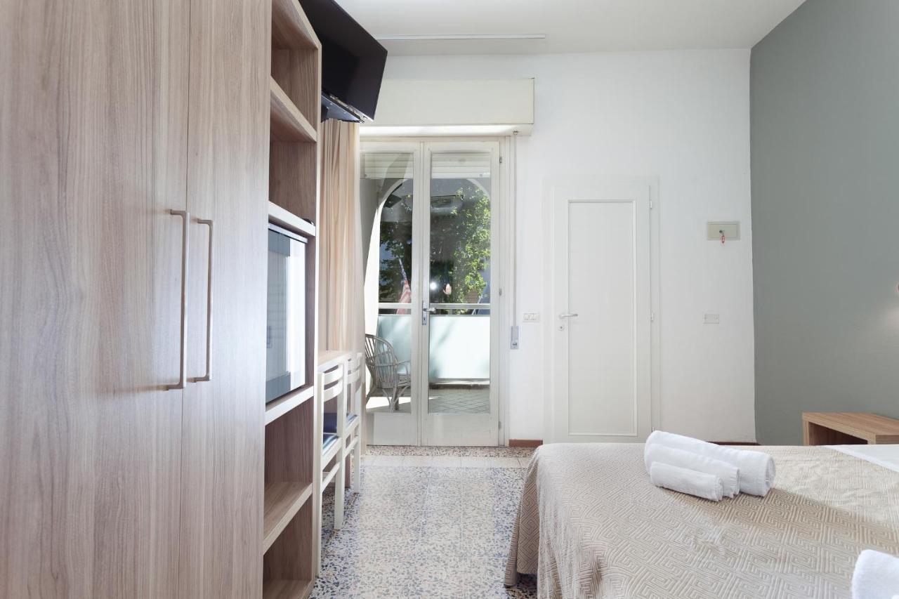Hotel Admiral Cesenatico Buitenkant foto