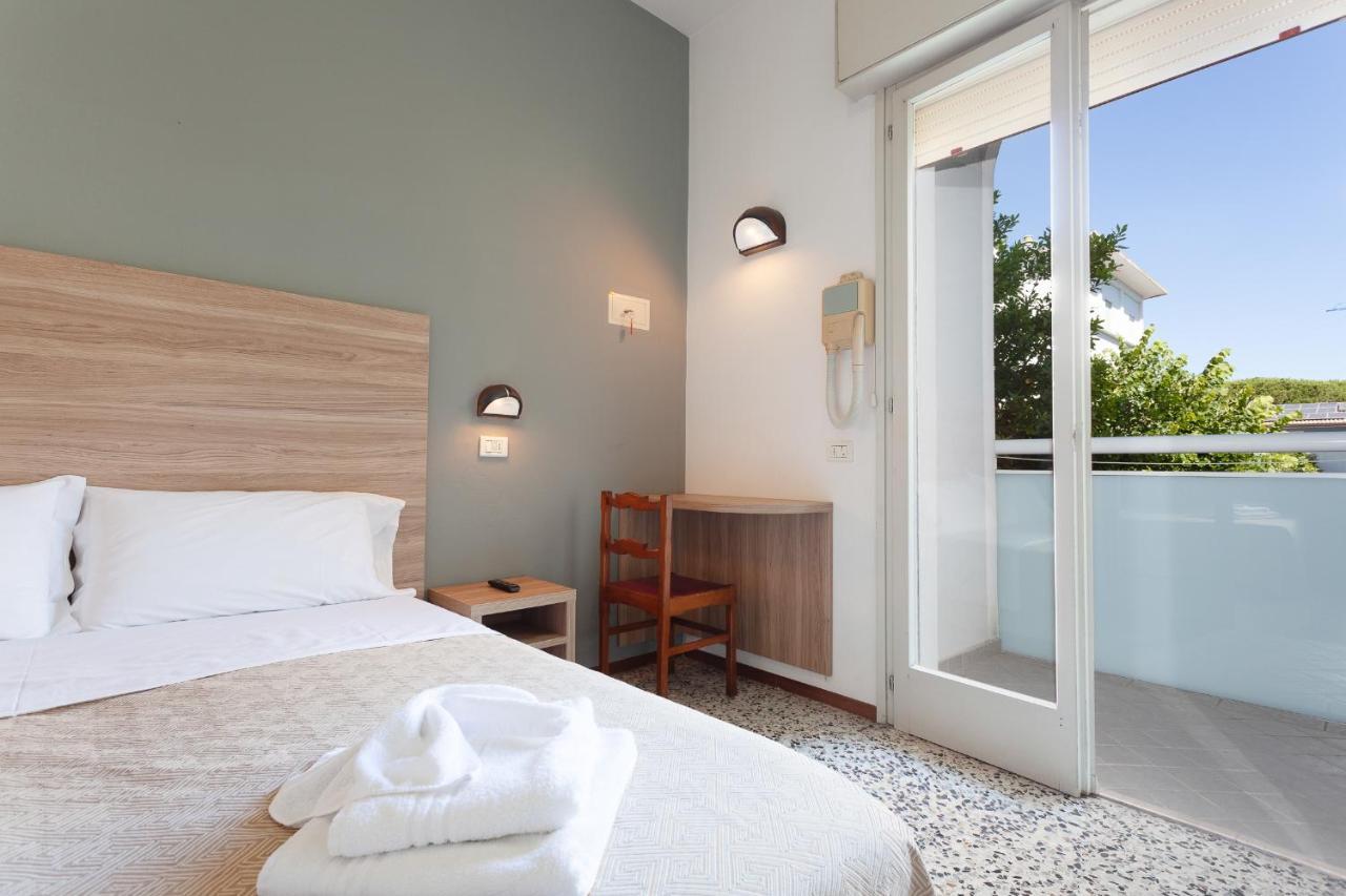 Hotel Admiral Cesenatico Buitenkant foto