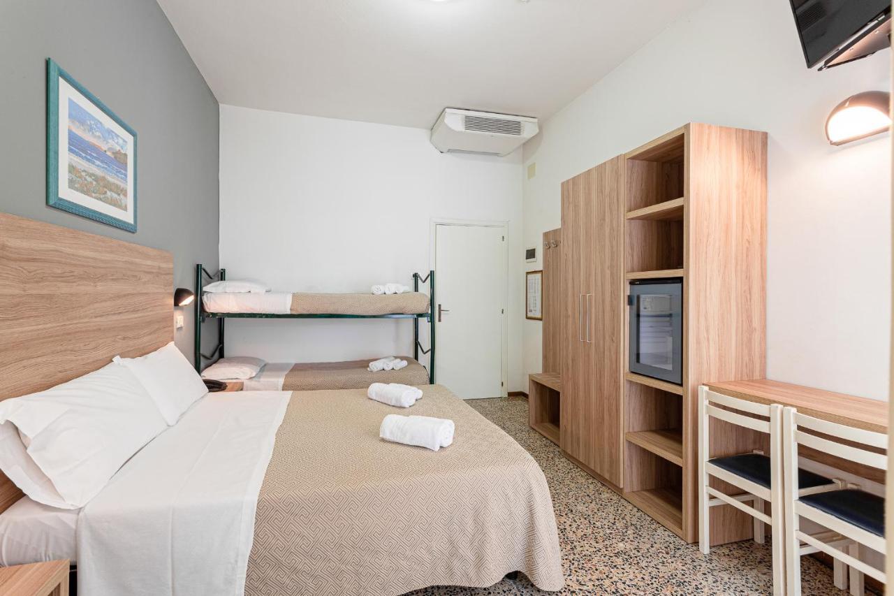 Hotel Admiral Cesenatico Buitenkant foto