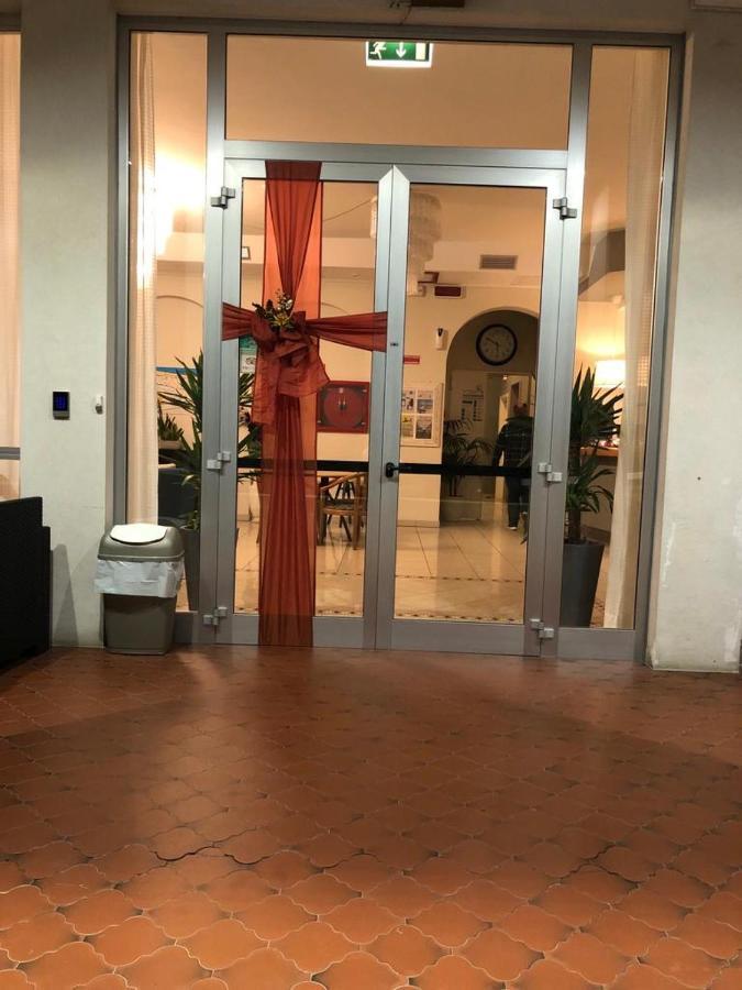 Hotel Admiral Cesenatico Buitenkant foto