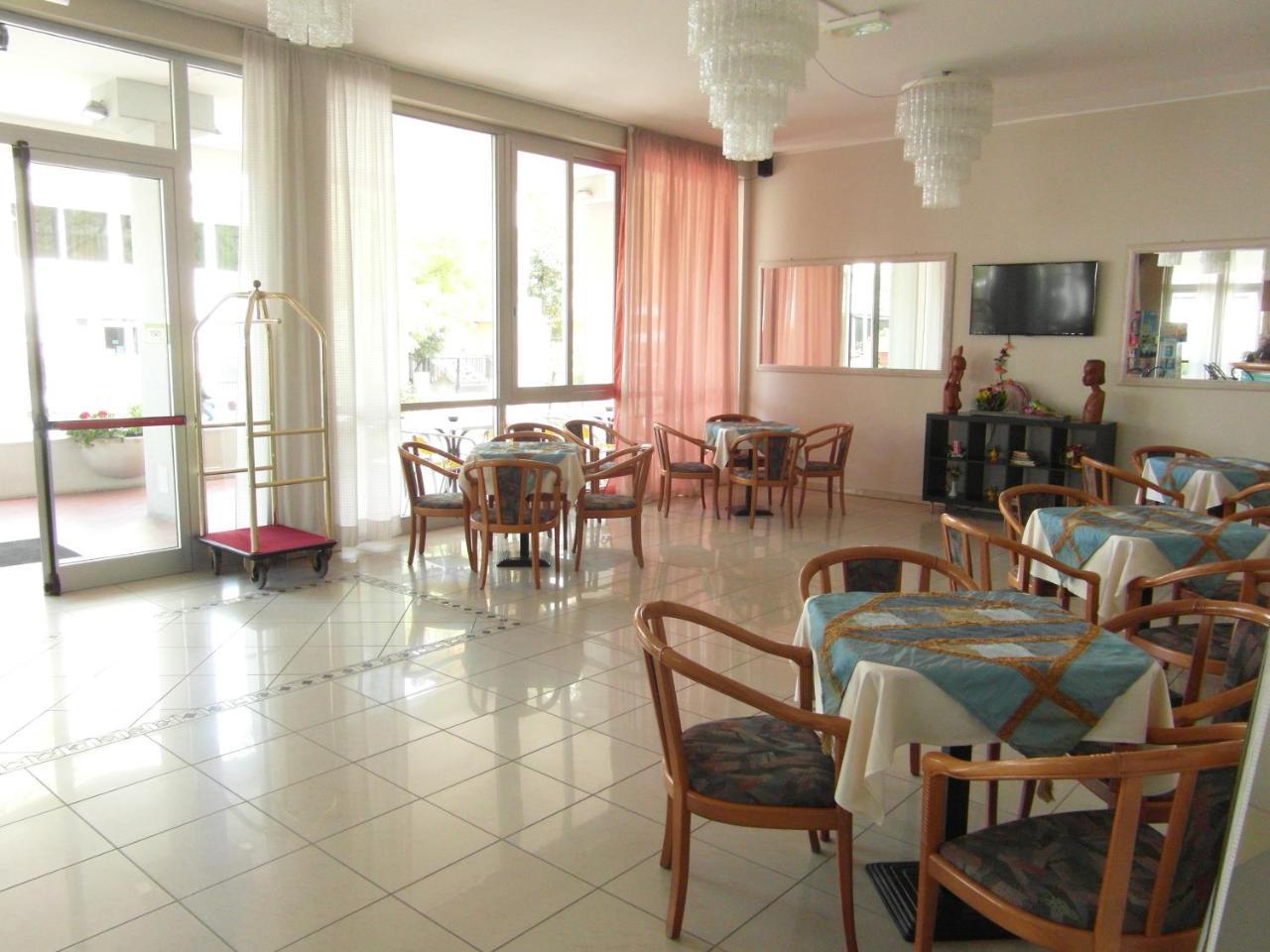 Hotel Admiral Cesenatico Buitenkant foto