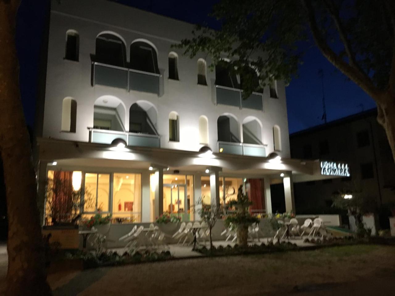 Hotel Admiral Cesenatico Buitenkant foto