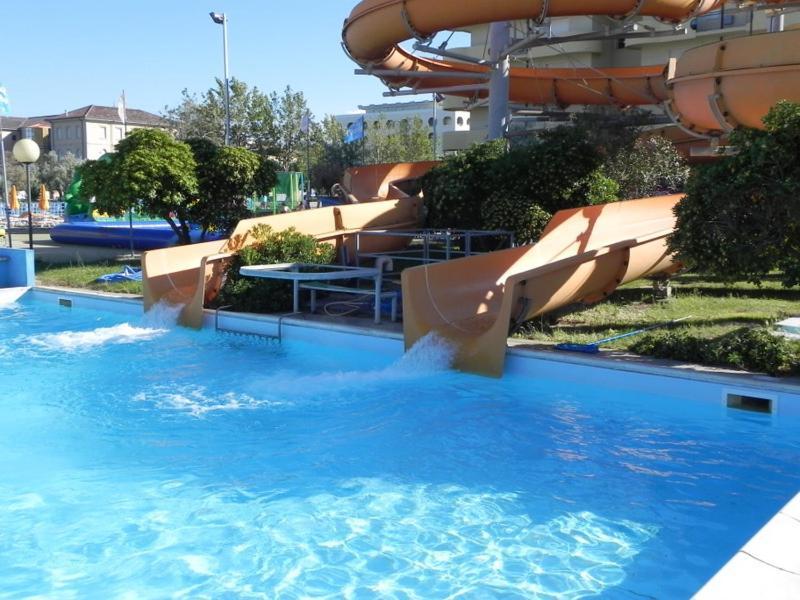Hotel Admiral Cesenatico Buitenkant foto